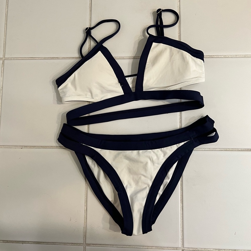 L Space Bikini - Picture 2 of 7